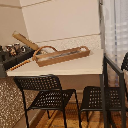 Garden Center Apartment نوفي ساد الغرفة الصورة
